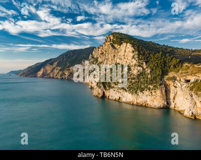 Schöne Aussicht auf den malerischen zerklüftete Küste in Porto Venere Dorf an der ligurischen Küste im Nordwesten Italien Stockfoto