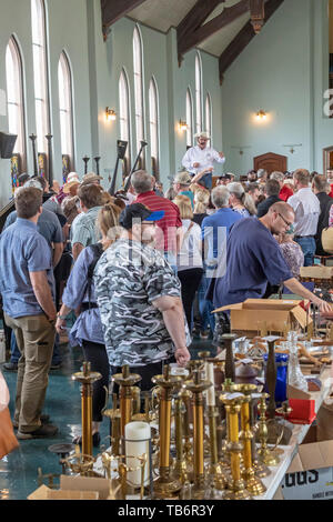 Fort Smith, Arkansas - religiöse Gegenstände und Alltagsgegenstände wurden im St. Scholastika Kloster versteigert. Das Kloster ist das Downsizing in viel Stockfoto