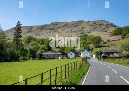 Der malerische Weiler Seatoller, Borrowdale, in der Nähe von Keswick, Lake District, Cumbria, Großbritannien mit traditionellen Steinhäusern Stockfoto