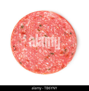 Salami, geräucherte Wurst Schichten mit Spice chili peppers auf weißem Hintergrund. Stockfoto