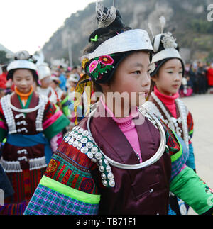 Zhouxi Miao Mädchen Trachten tragen, während die Lusheng-Festival. Stockfoto