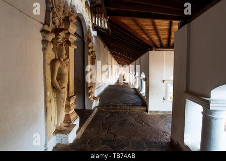 Dambulla, Sri Lanka - 30. März 2019: Dambulla Cave Tempel komplex Halle in Sri Lanka Stockfoto