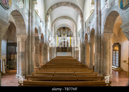 Innenraum der Pfarrkirche St. Nikolaus, Bad Reichenhall, Berchtesgadener Land, Oberbayern, Bayern, Deutschland | St. Nikolaus Kirche Innenraum, Schlecht Stockfoto