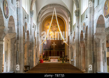 Innenraum der Pfarrkirche St. Nikolaus, Bad Reichenhall, Berchtesgadener Land, Oberbayern, Bayern, Deutschland | St. Nikolaus Kirche Innenraum, Schlecht Stockfoto