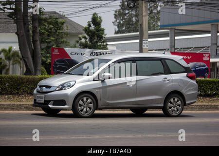 Chiangmai, Thailand - 21. Mai 2019: Private Honda Mobilio van. Foto an der Straße Nr. 121 ca. 8 km von der Innenstadt von Chiang Mai, Thailand. Stockfoto