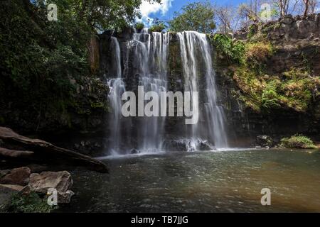 Wasserfall Llanos de Cortes, Bagaces, Provinz Guanacaste, Costa Rica Stockfoto