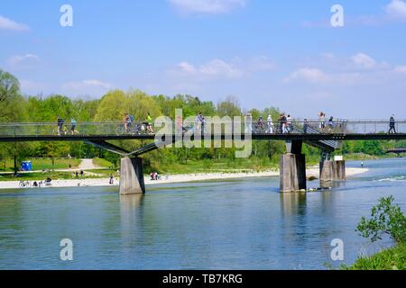 Marienklausensteg, Radweg über Isar, Stadtteil Thalkirchen, München, Oberbayern, Bayern, Deutschland Stockfoto