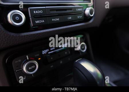 Smart Multimedia Touchscreen System für die Automobilindustrie Stockfoto