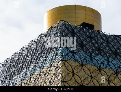Birmingham, England - 17. März 2019: Das Dach des modernen Birmingham Central Librarry Gebäude im Millenium Square Stockfoto