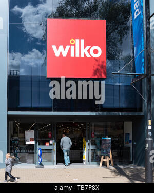 Swindon, Großbritannien - 04 Mai 2019: die Fassade von Wilko Hardware Store auf der Parade Stockfoto