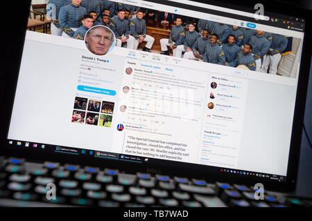 USA Präsident Donald Trump, sein Konto "Der eigentliche Donald Trump' auf Twitter, auf einem Computer Bildschirm im Internet gezeigt. Stockfoto