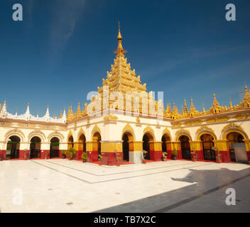 Die goldene Pagode und Innenhof auf Mahamuni Paya Tempels, Mandalay, Myanmar Stockfoto