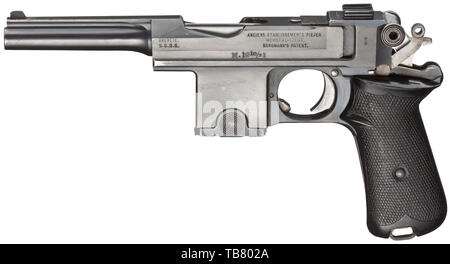 Ein Bergmann Mod. 1910/21, Cal. 9-mm-Bergmann, nein. 17623. Helle Bohrung. Sechs Schüsse. Auf der linken Seite des fass Gehäuse belgische Firma Name, unten bin. 1910/21'. Inventar Nr. 4712 Auf der rechten Seite der Schraube Gehäuse. Komplette, original Blaufärbung. Operative Teile poliert weiß. Extractor gebläut. Schwarzer kunststoffgriff Panels. Passend nummerierten Magazin. Wie neuen Zustand. Die Pistole wurde von Pieper in Belgien um 1910 hergestellt und vom Dänischen Arsenale ab 1921/1922 geändert. Erwerbsscheinpflichtig. historischen, historischen des 20. Jahrhunderts, Editorial-Use - Nur Stockfoto