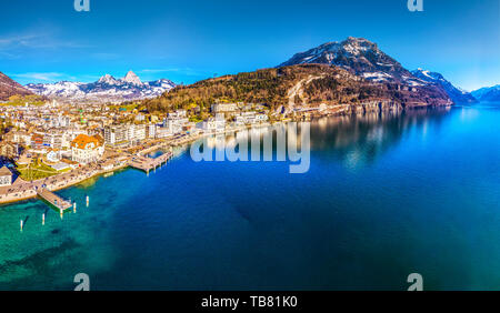 Brunnen Altstadt mit Grosse und kleine Mythen, Kanton Schwyz, Schweiz, Europa. Stockfoto