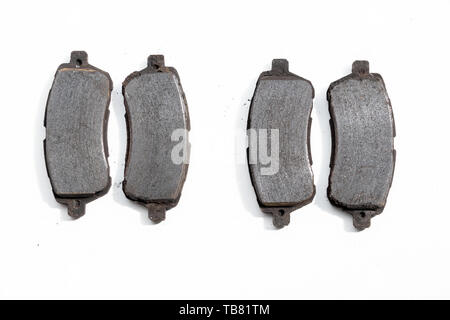 Abgenutzten alten rostigen Bremsbeläge von einem Auto entfernt Stockfoto