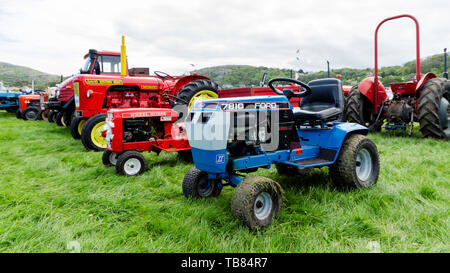 Llandudno, Großbritannien - 5. Mai 2019: Die llandudno Transport Festival 2019 sah eine große Beteiligung von Vintage und retro landwirtschaftliche Traktoren. Llantransfest ist er Stockfoto