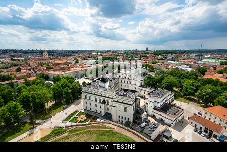 Vilnius, Litauen. Mai 2019. Einen Panoramablick auf die Stadt vom Schloss Gediminas Turm Stockfoto