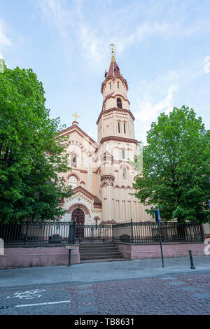 Vilnius, Litauen. Mai 2019. Ein Blick auf die Fassade der St. Nicholas' Church Stockfoto