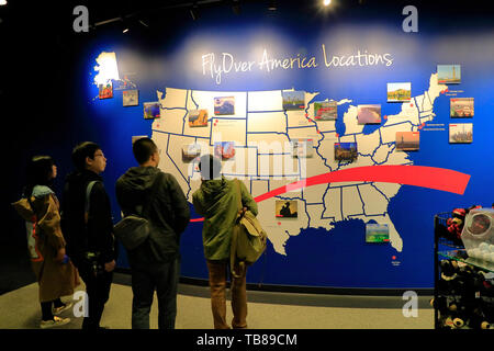 Besucher die Fliegen Route auf der USA-Karte von über Amerika Fahrt in Mall von Amerika. Bloomington. Minnesota USA fliegen. Stockfoto