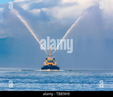 Schlauch Boot sprühen Wasser auf Kamtschatka auf Paciic Ozean Stockfoto