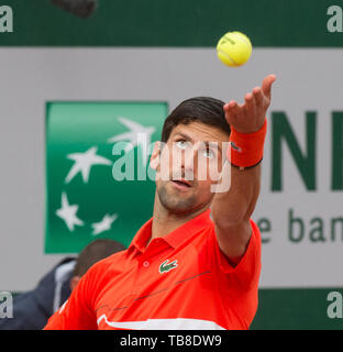 Paris, Frankreich. 30 Mai, 2019. Novak Djokovic (SRB) besiegt Henri Lakksonen (SUI) 6-1, 6-4, 6-3, bei den French Open in Stade Roland Garros in Paris, Frankreich gespielt wird. © Karla Kinne/Tennisclix 2019/CSM/Alamy leben Nachrichten Stockfoto