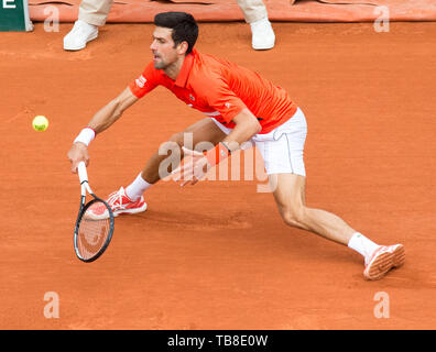 Paris, Frankreich. 30 Mai, 2019. Novak Djokovic (SRB) besiegt Henri Lakksonen (SUI) 6-1, 6-4, 6-3, bei den French Open in Stade Roland Garros in Paris, Frankreich gespielt wird. © Karla Kinne/Tennisclix 2019/CSM/Alamy leben Nachrichten Stockfoto