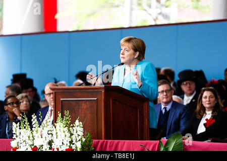 Cambridge, USA. 30 Mai, 2019. Bundeskanzlerin Angela Merkel (CDU) gibt eine Rede an der Harvard University. Bundeskanzlerin Angela Merkel (CDU) hat gezaubert, die internationale Zusammenarbeit und den freien Welthandel. Credit: Omar Rawlings/dpa/Alamy leben Nachrichten Stockfoto