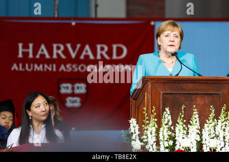 Cambridge, USA. 30 Mai, 2019. Bundeskanzlerin Angela Merkel (CDU) gibt eine Rede an der Harvard University. Bundeskanzlerin Angela Merkel (CDU) hat gezaubert, die internationale Zusammenarbeit und den freien Welthandel. Credit: Omar Rawlings/dpa/Alamy leben Nachrichten Stockfoto