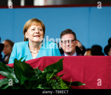 Cambridge, USA. 30 Mai, 2019. Bundeskanzlerin Angela Merkel (CDU) Lächeln vor Ihrer Rede an der Harvard University. In einer emotionalen Rede an der US-Eliteuniversität Harvard, Bundeskanzlerin Merkel gefördert, die internationale Zusammenarbeit und gegenseitiger Respekt - und deutlich unterschieden sich von US-Präsident Trumpf. Credit: Omar Rawlings/dpa/Alamy leben Nachrichten Stockfoto