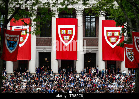 Cambridge, USA. 30 Mai, 2019. Teilnehmer folgen von Bundeskanzlerin Merkel (CDU) Rede an der Harvard University. In einer emotionalen Rede an der US-Eliteuniversität Harvard, Bundeskanzlerin Merkel gefördert, die internationale Zusammenarbeit und gegenseitiger Respekt - und deutlich unterschieden sich von US-Präsident Trumpf. Credit: Omar Rawlings/dpa/Alamy leben Nachrichten Stockfoto