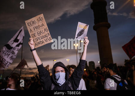 Sao Paulo, Brasilien. 30 Mai, 2019. Die Demonstranten protestieren gegen die Bildungspolitik der Regierung von Präsident Bolsonaro. Credit: Tuane-Fernandes/dpa/Alamy leben Nachrichten Stockfoto