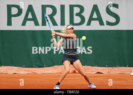 Roland Garros, Paris, Frankreich. 30 Mai, 2019. French Open Tennis Turnier; Amanda Anisimova (USA) liefert Aryna Sabalenka (BLR) Credit: Aktion plus Sport/Alamy leben Nachrichten Stockfoto