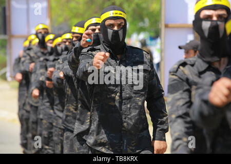 Bagdad, Irak. 31. Mai, 2019. Irakische Gruppe Kämpfer März während einer Parade Kennzeichnung der jährlichen al-Quds (Jerusalem) am letzten Freitag des muslimischen Fastenmonats Ramadan. Credit: Ameer Al Mohammedaw/dpa/Alamy leben Nachrichten Stockfoto