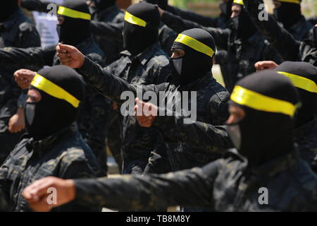 Bagdad, Irak. 31. Mai, 2019. Irakische Gruppe Kämpfer März während einer Parade Kennzeichnung der jährlichen al-Quds (Jerusalem) am letzten Freitag des muslimischen Fastenmonats Ramadan. Credit: Ameer Al Mohammedaw/dpa/Alamy leben Nachrichten Stockfoto