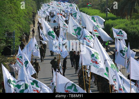 Bagdad, Irak. 31. Mai, 2019. Irakische Gruppe Kämpfer März während einer Parade Kennzeichnung der jährlichen al-Quds (Jerusalem) am letzten Freitag des muslimischen Fastenmonats Ramadan. Credit: Ameer Al Mohammedaw/dpa/Alamy leben Nachrichten Stockfoto