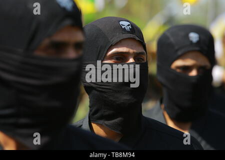 Bagdad, Irak. 31. Mai, 2019. Irakische Gruppe Kämpfer März während einer Parade Kennzeichnung der jährlichen al-Quds (Jerusalem) am letzten Freitag des muslimischen Fastenmonats Ramadan. Credit: Ameer Al Mohammedaw/dpa/Alamy leben Nachrichten Stockfoto