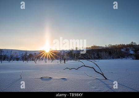 Snowy sunrise Spalte Stockfoto