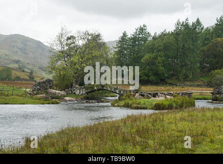 Slater Brücke in der Nähe von Little Langdale in Lake District, ENGLAND Stockfoto