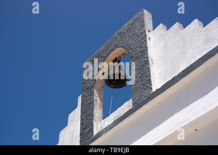 Detail von einem Glockenturm einer Kirche auf der Insel La Gomera, im Archipel der Kanarischen Inseln Stockfoto
