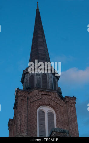 Die Sonne geht auf First United Methodist Church in der Innenstadt von Columbus, Mississippi, 20. April 2010. Stockfoto