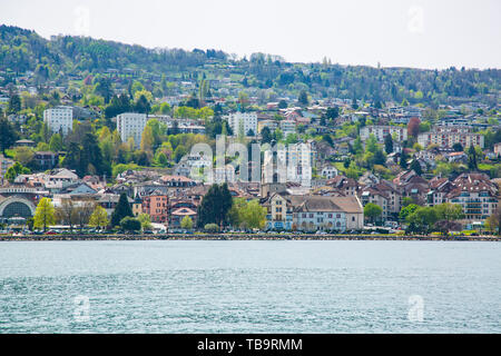 Anzeigen von Evian-les-Bains Stadt vom Genfer See in Frankreich genommen Stockfoto