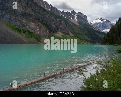 Lake Louise und Rocky Mountains, Banff National Park, Alberta, Kanada Stockfoto