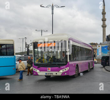 Istanbul, Türkei - 28.September 2018. Busse für den öffentlichen Verkehr in Istanbul, Türkei. Der städtische Verkehr mit ca. 900.000 Passagiere d Stockfoto