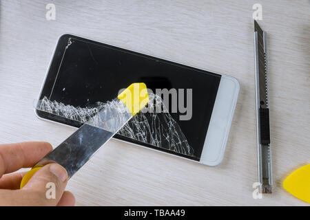 Techniker Reparatur von Smartphone im Handy elektronische Instandsetzung Technologie. Stockfoto