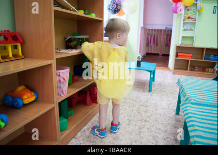 Russland Novodvinsk Mai 2019 - Kindergarten 24 - Kaffee trinken und Spiele in der Kindergartengruppe Nachdem das Thema Matinee im Kindergarten, wo Eve Stockfoto