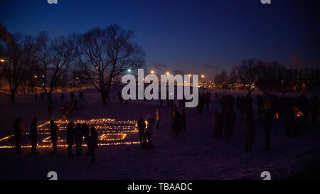 St. Petersburg, Russland - 23. März 2013: Feier der Earth Hour im Flieger Park. Stockfoto
