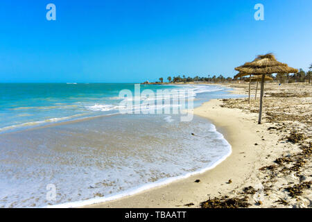 Blick auf die touristische Zone Strände an der Küste des Mittelmeers, Djerba, Tunesien Stockfoto