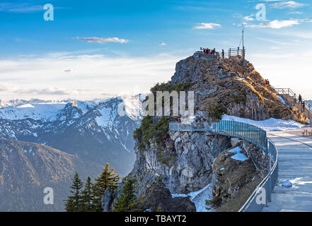 Aussichtsplattform auf dem Gipfel des Wendelstein, Bayern, Deutschland Stockfoto