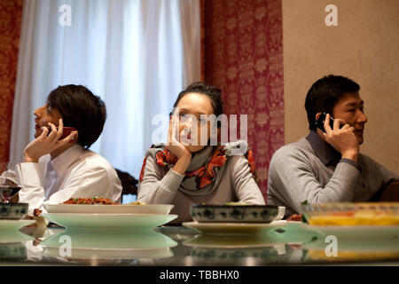 Freunde zum Abendessen. Stockfoto