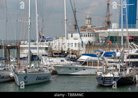 Portsmouth, England, Großbritannien. Mai 2019. Die Gunwharf Quays Marina für Boote Stockfoto